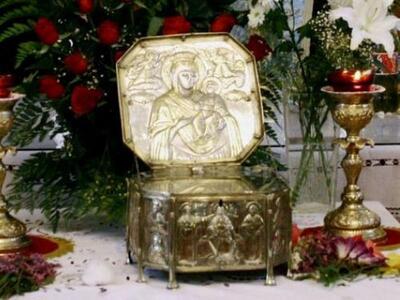 Πάτρα: Πούλαγε εικόνες έκλεβε ταμεία.  Τ...