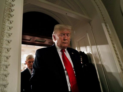 Απίθανο βίντεο με τον Τράμπ να αρνείται ...