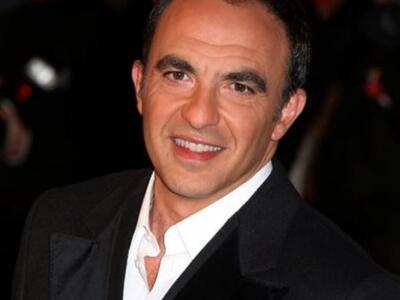 Ο Νίκος Αλιάγας φωτογραφίζει την μητέρα ...