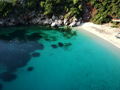 Η παραλία της Εύβοιας που θα λατρέψεις τ...