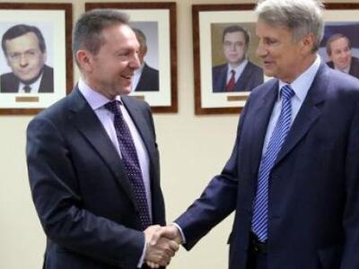 Πάτρα: Ποιούς Αχαιούς "καρφώνει&quo...