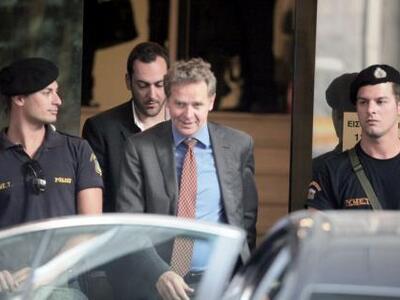 Απολύσεις στους Δήμους απαιτεί τώρα η Τρόικα!