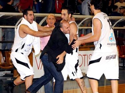 Υπέβαλλε την παραίτησή του ο Παπαδόπουλος