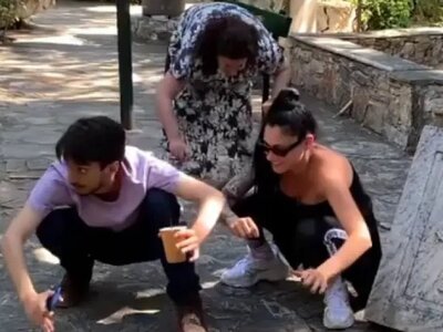 Σασμός: Η παπαδιά και ο Μανώλης μπήκαν κ...