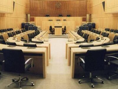 Οι Κύπριοι ετοιμάζονται να αποκλείσουν τη Βουλή