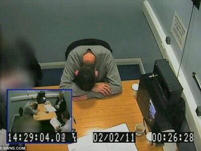 ΣΟΚ:Δάσκαλος βίαζε μαθήτριες μέσα στις σ...