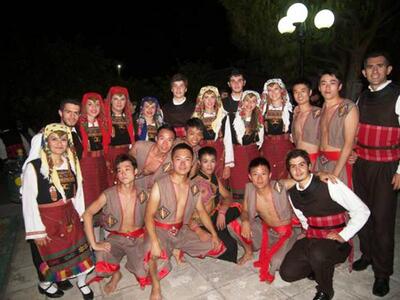 Πλήθος κόσμου στο 7ο Παγκοσμιο φεστιβάλ ...