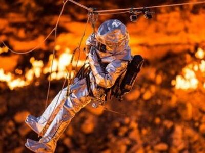 Ο άνθρωπος που έφτασε στον κρατήρα ηφαισ...