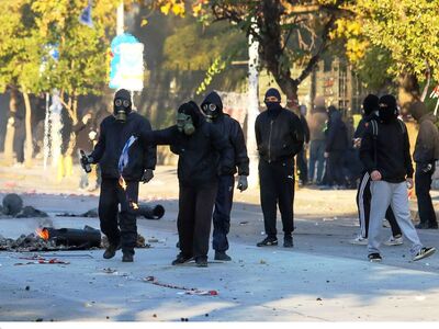 Θεσσαλονίκη: Κουκουλοφόροι έβαλαν φωτιά ...