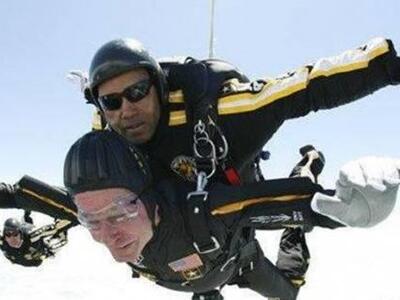 ΗΠΑ: Με ελεύθερη πτώση θα γιορτάσει τα 9...