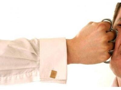 Τον χτύπησε με σιδηρογροθιά. Αφορμή.. μι...