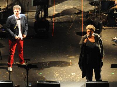 Όλη η Πάτρα  χθες βράδυ σε Γαλάνη και Βα...