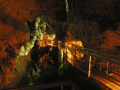 Καλάβρυτα - Σπήλαιο Λιμνών: Ένα θαύμα τη...
