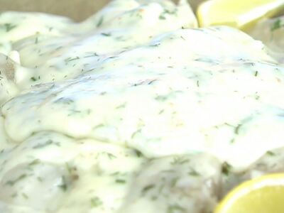 Συνταγή για κρεμμυδοντολμάδες με κρέμα λεμονιού 