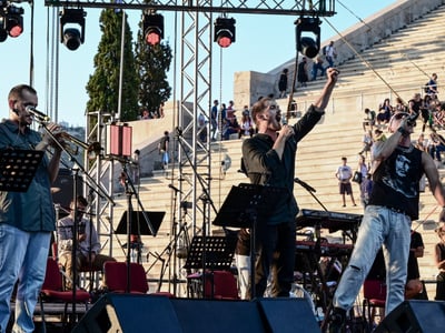 Κατάμεστο το Καλλιμάρμαρο για τη συμπλήρωση 100 χρόνων από τη γέννηση του Μίκη Θεοδωράκη Κατάμεστο το Καλλιμάρμαρο για τη συμπλήρωση 100 χρόνων από τη γέννηση του Μίκη Θεοδωράκη