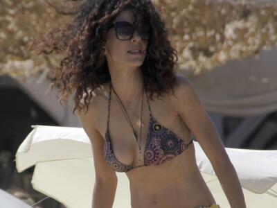 Η Μαρία Σολωμού με άψογη σιλουέτα σε παρ...