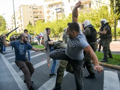 Επεισόδια και χημικά σε διαδηλωτές στο κ...