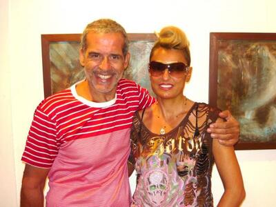 Ο φωτογράφος μόδας Γιώργος Μεστούσης με ...