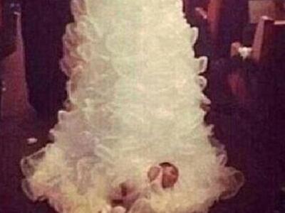 Μητέρα "έραψε" το μωρό της στη...