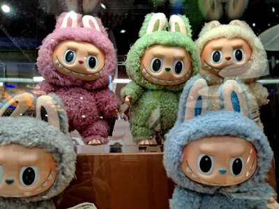 Τι πραγματικά «κρύβουν» τα Labubu;