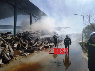 Υπό έλεγχο η φωτιά στις αποθήκες της ΔΕΗ...