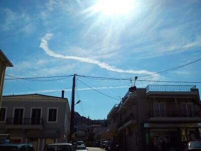 Πάτρα: Τελικά μας... ψεκάζουν; - Και νέε...