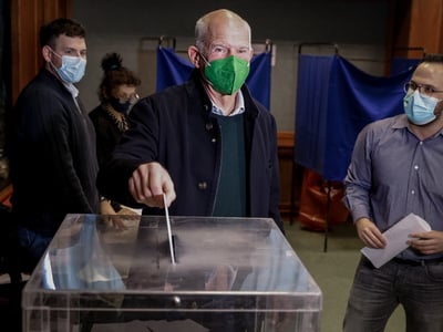 Εκλογές ΚΙΝΑΛ: Ψήφισε και ο Γ. Παπανδρέο...