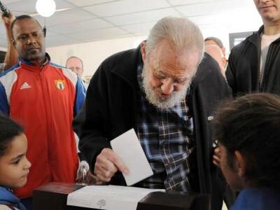 Φιντέλ Κάστρο: «Βελτιώνεται η υγεία του Τσάβες»