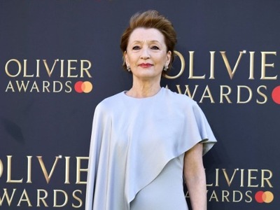 Η ηθοποιός Lesley Manville.