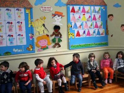 Ίδιες ώρες θα εργάζονται δάσκαλοι και νηπιαγωγοί