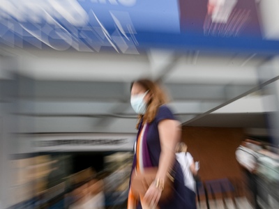 Εμβόλια και «προνόμια»- Τι λένε επιστήμο...