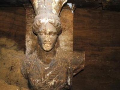 Δύο πανέμορφες Καρυάτιδες αποκαλύφθηκαν ...