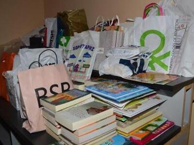 Πάτρα: Παραδόθηκαν τα βιβλία στον ξενώνα...