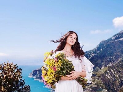 Η 16χρονη κόρη της Μόνικα Μπελούτσι τα σ...