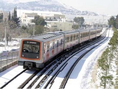 Έπεσε μεθυσμένος στις ράγες του ηλεκτρικ...