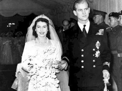 Βασίλισσα Ελισάβετ: Η πρώτη επέτειος γάμ...
