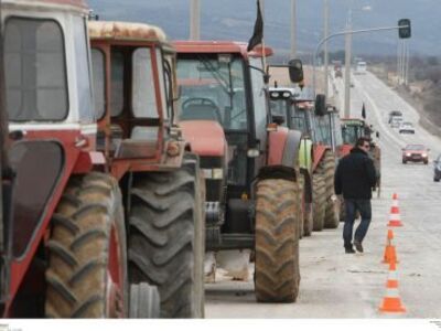 Παραμένει στα... όπλα το μπλόκο του Προμαχώνα 