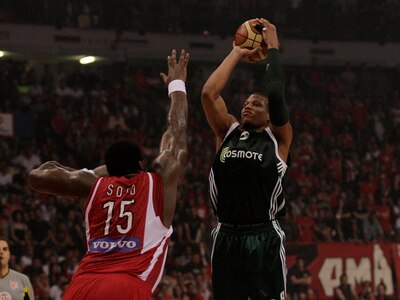 Οριστικά διεκόπη ο αγώνας στο ΣΕΦ - Πρωτ...