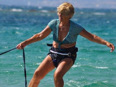 Δεν το βάζει κάτω! Η 82χρονη windsurfer ...