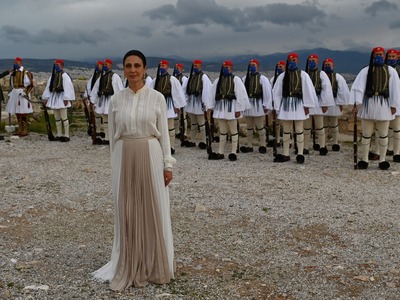 Ποια είναι η Αναστασία Ζαννή που έψαλε τ...