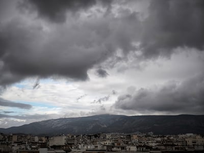 Καιρός: Με συννεφιά και βροχές ξεκινά η εβδομάδα