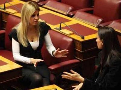 Το ροζ ρολόι της Έλενας Ράπτη 