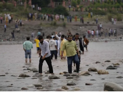 Εκρήξεις και ανταλλαγές πυρών στο Κασμίρ...