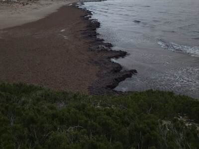 "Χάθηκε" η άμμος από την παραλ...