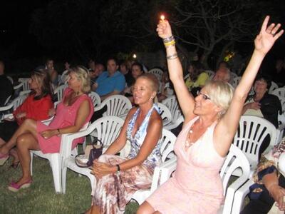 Η παρέα της Ελίζας Βόζενμπεργκ σε μεγάλα κέφια