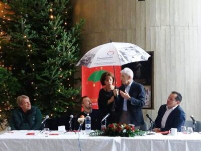 Το δώρο της Πατουλίδου στον Μπουτάρη-ΒΙΝΤΕΟ