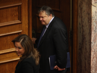 Βενιζέλος και Μπακογιάννη συζητούν στην ...