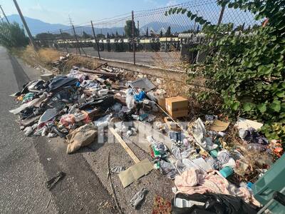 Πάτρα: Παραμένει η εικόνα σκουπιδότοπου ...