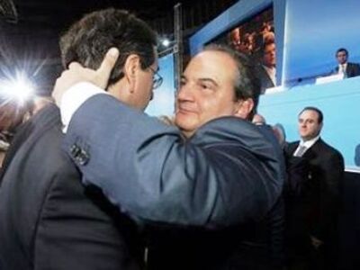 Ο εναγκαλισμός Σαμαρά - Καραμανλή και τα...