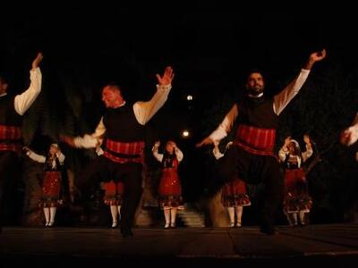 Πάτρα: Μετά... χορού η κοπή της Βασιλόπι...